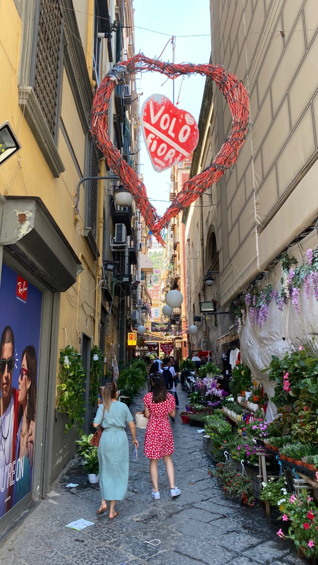 Volo Fiori's red heart alley, Naples