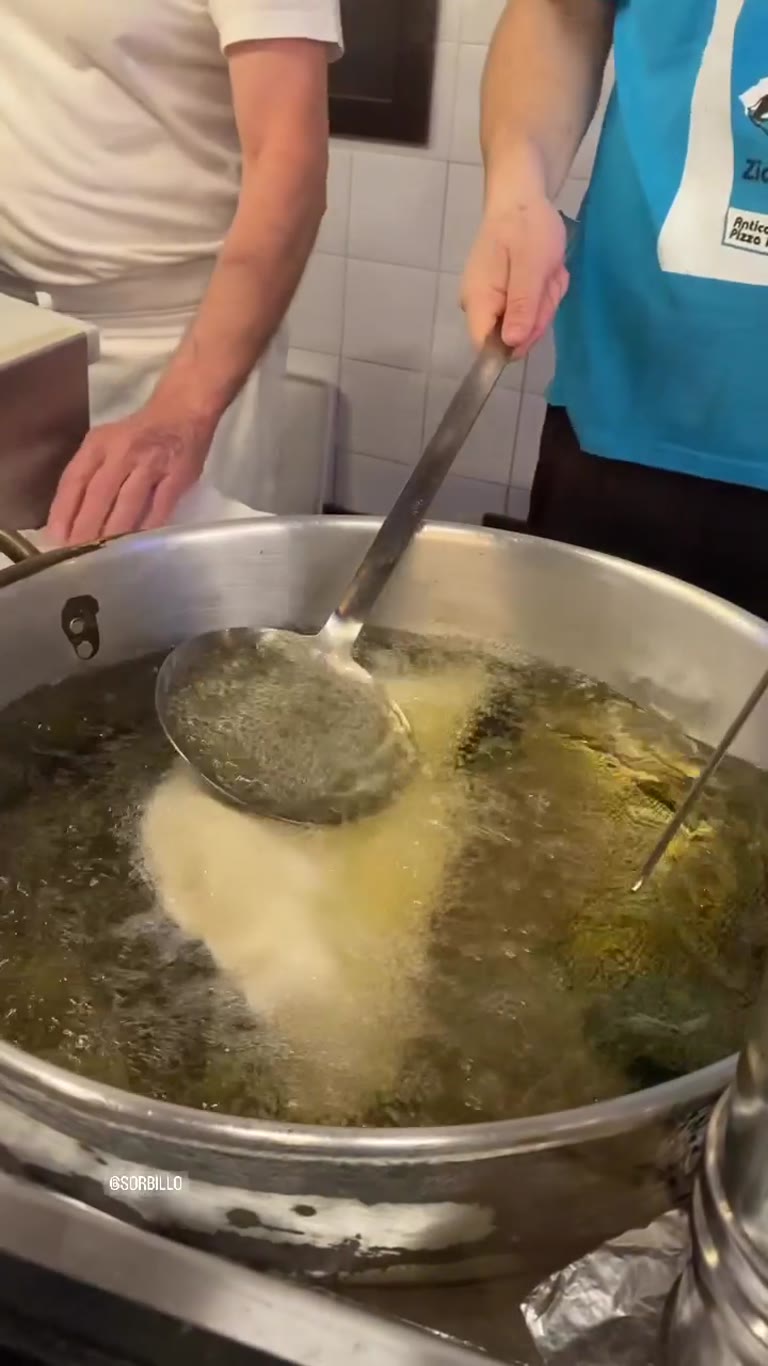 Pizza fritta at Zia Esterina Sorbillo, Naples