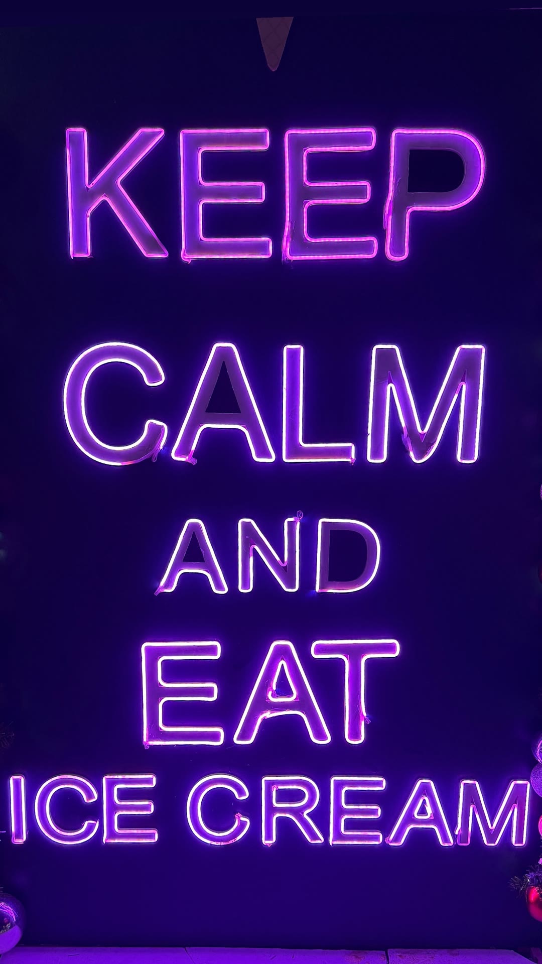 "Keep Calm and Eat Ice Cream" neon in Bangkok