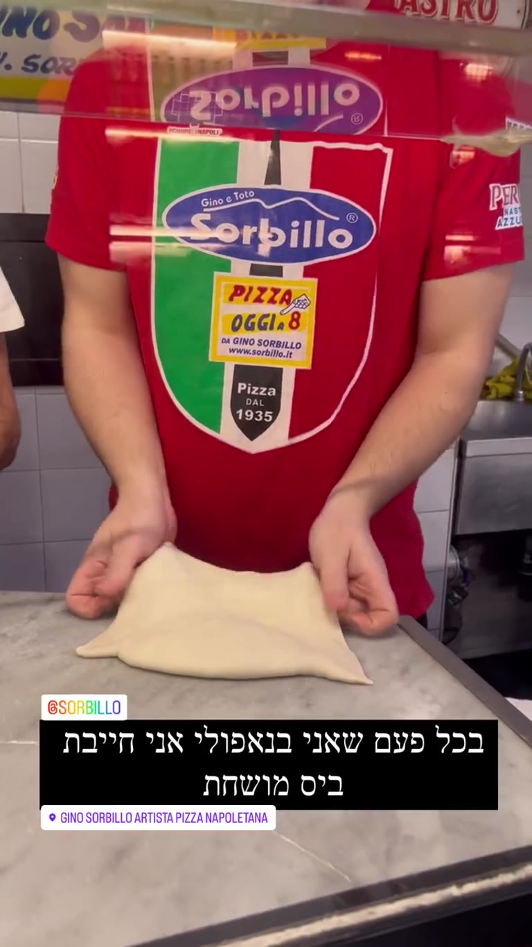 Gino Sorbillo fried pizza in Naples