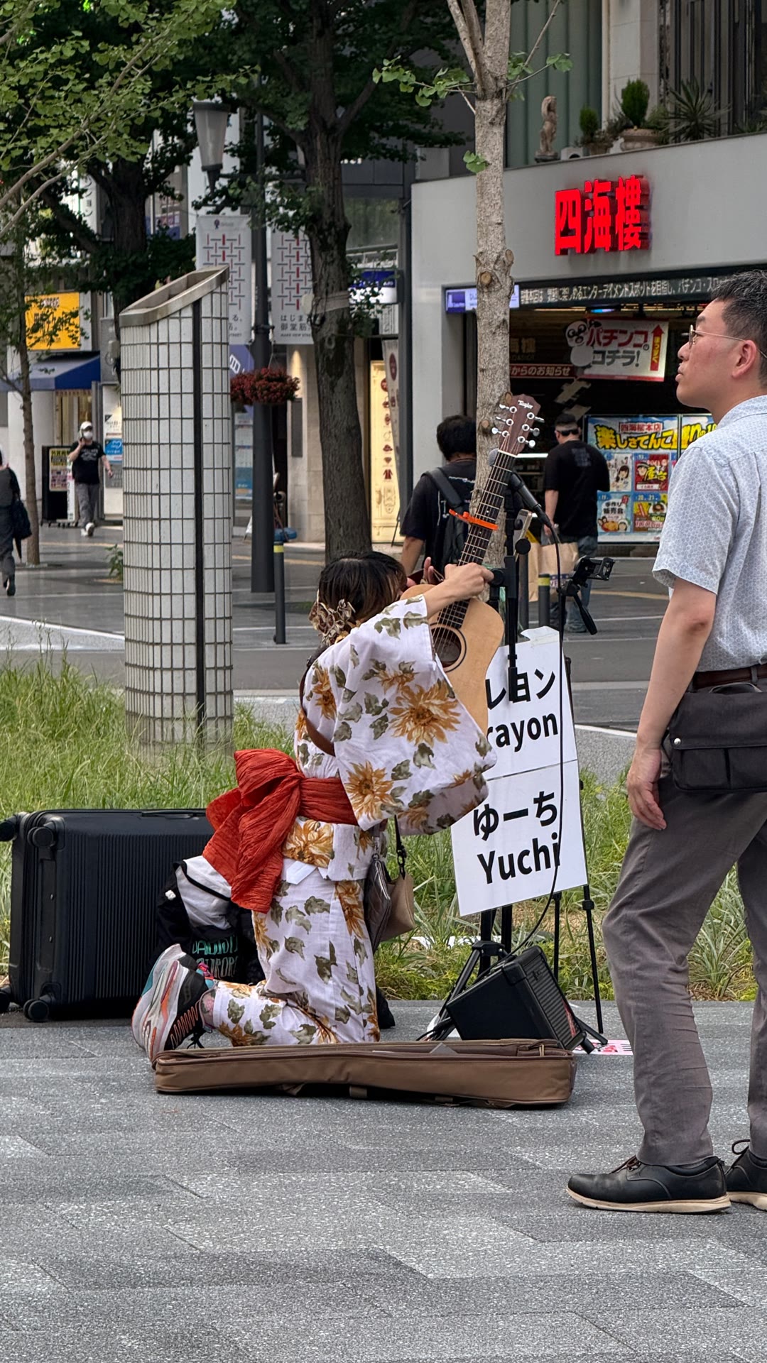Street busker in a yukata on Osaka's Midosuji