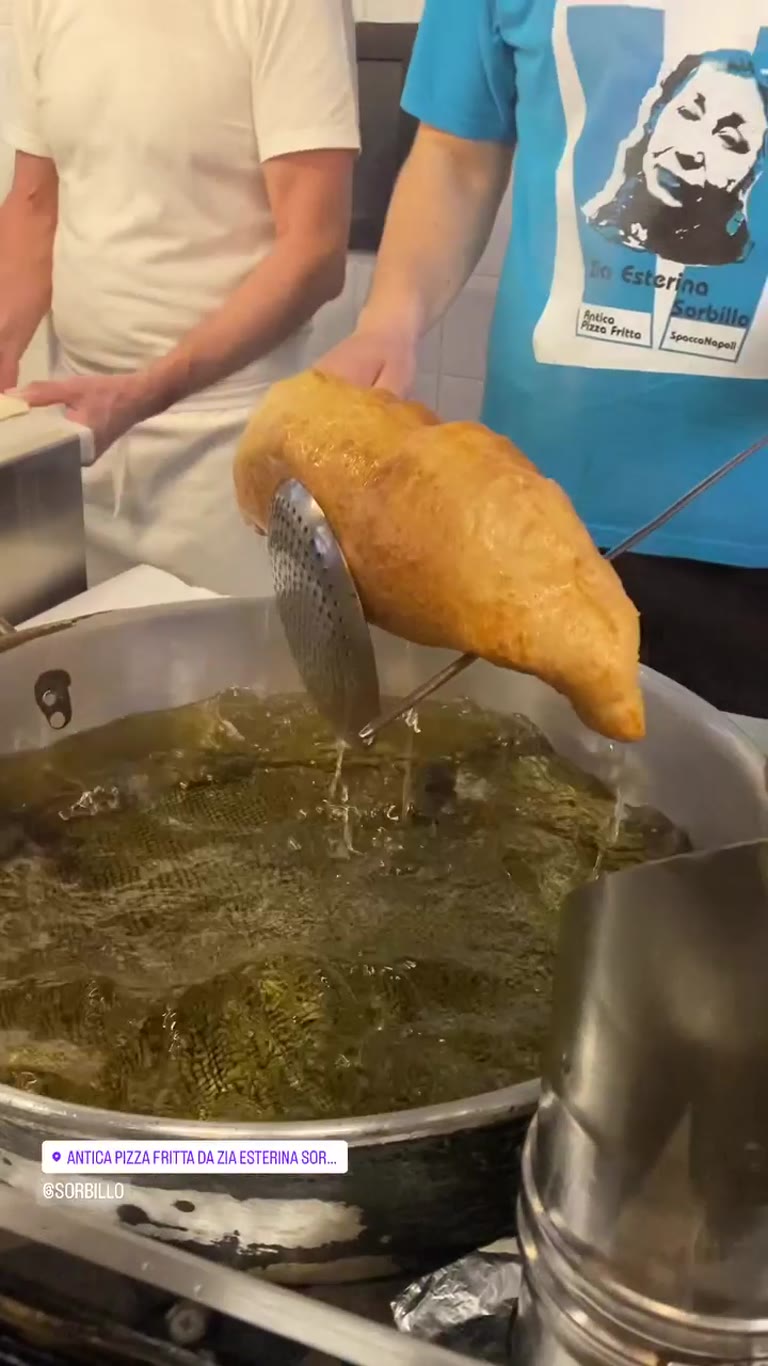Pizza fritta at Zia Esterina Sorbillo, Naples