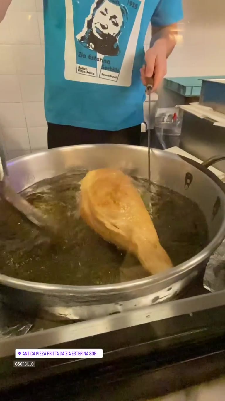 Pizza fritta at Zia Esterina Sorbillo, Napoli