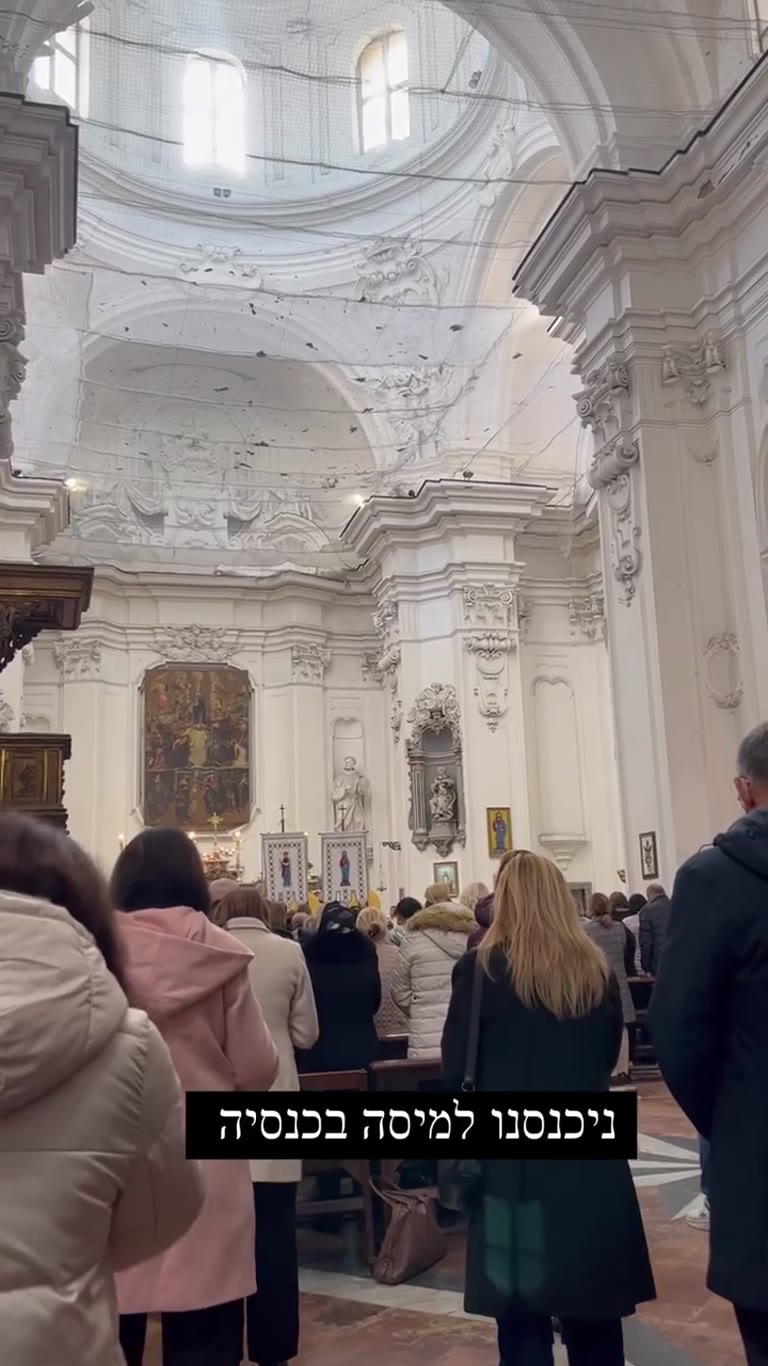 Mass at a baroque church in Naples
