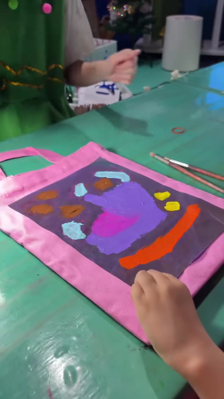 Kids' tote bag painting workshop in Bangkok