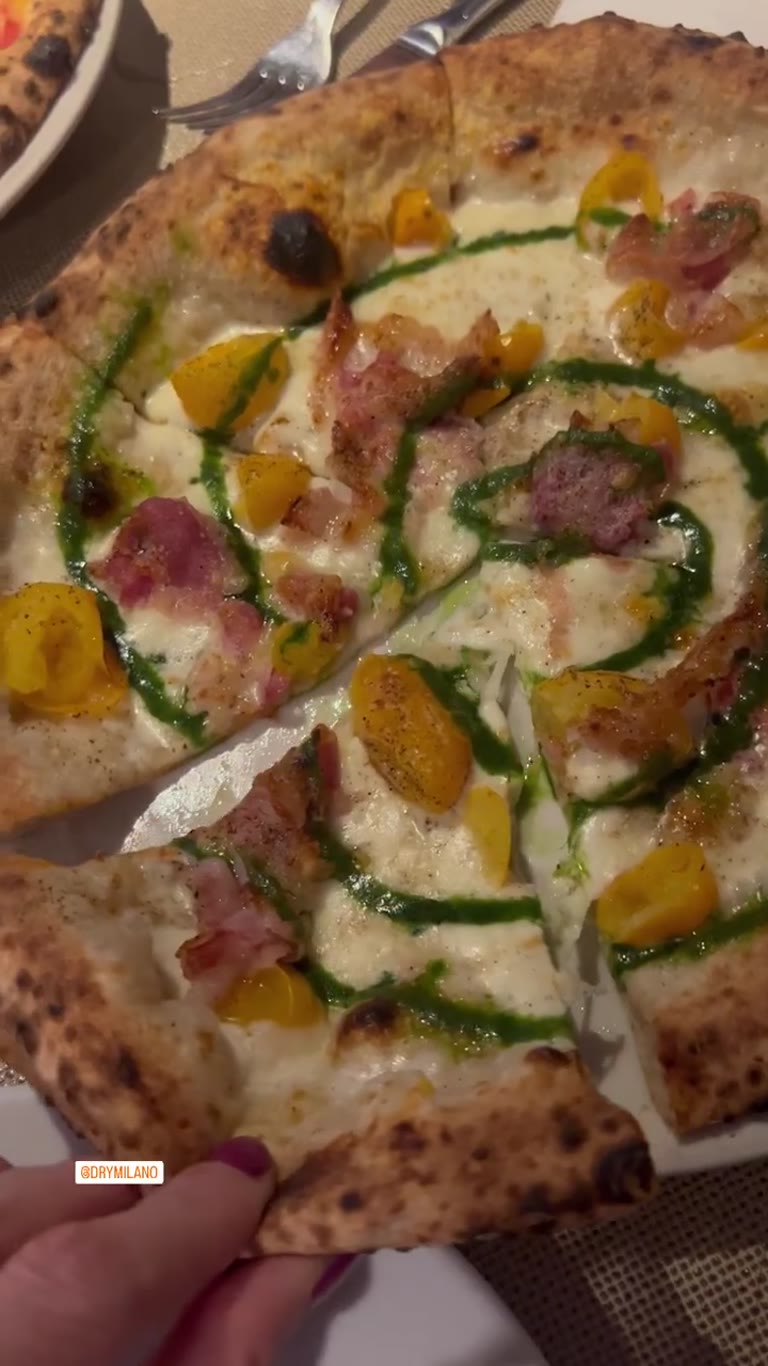 Pizza at Dry Milano
