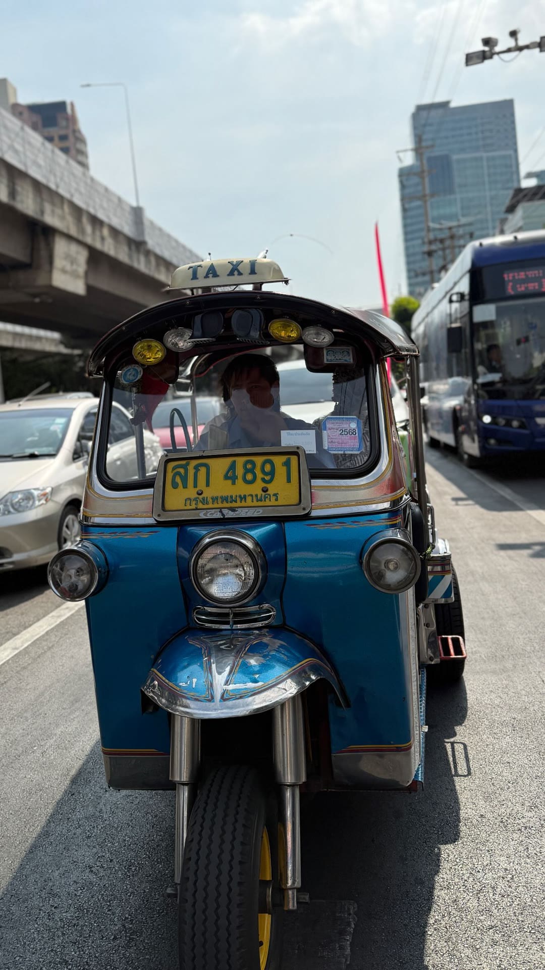 Tuk-tuk in Bangkok traffic