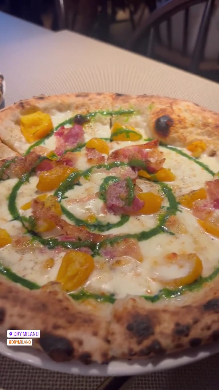 Pizza at Dry Milano