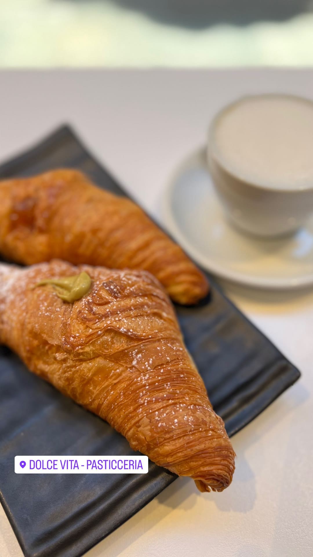 Sfogliatelle & cappuccino at Dolce Vita, Venice