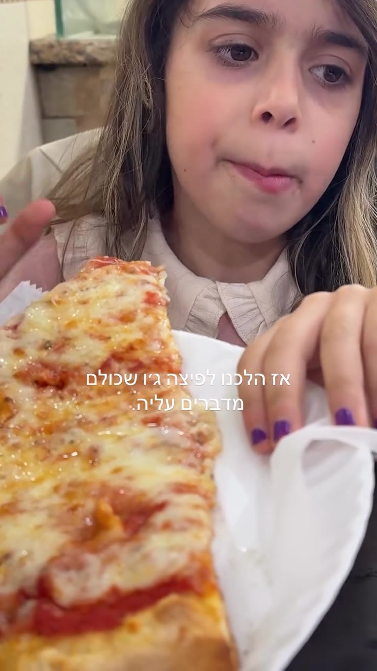 Joe's Pizza in New York with the kids