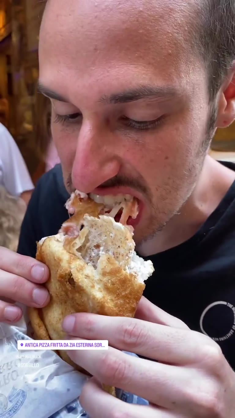 Pizza fritta at Zia Esterina Sorbillo, Naples