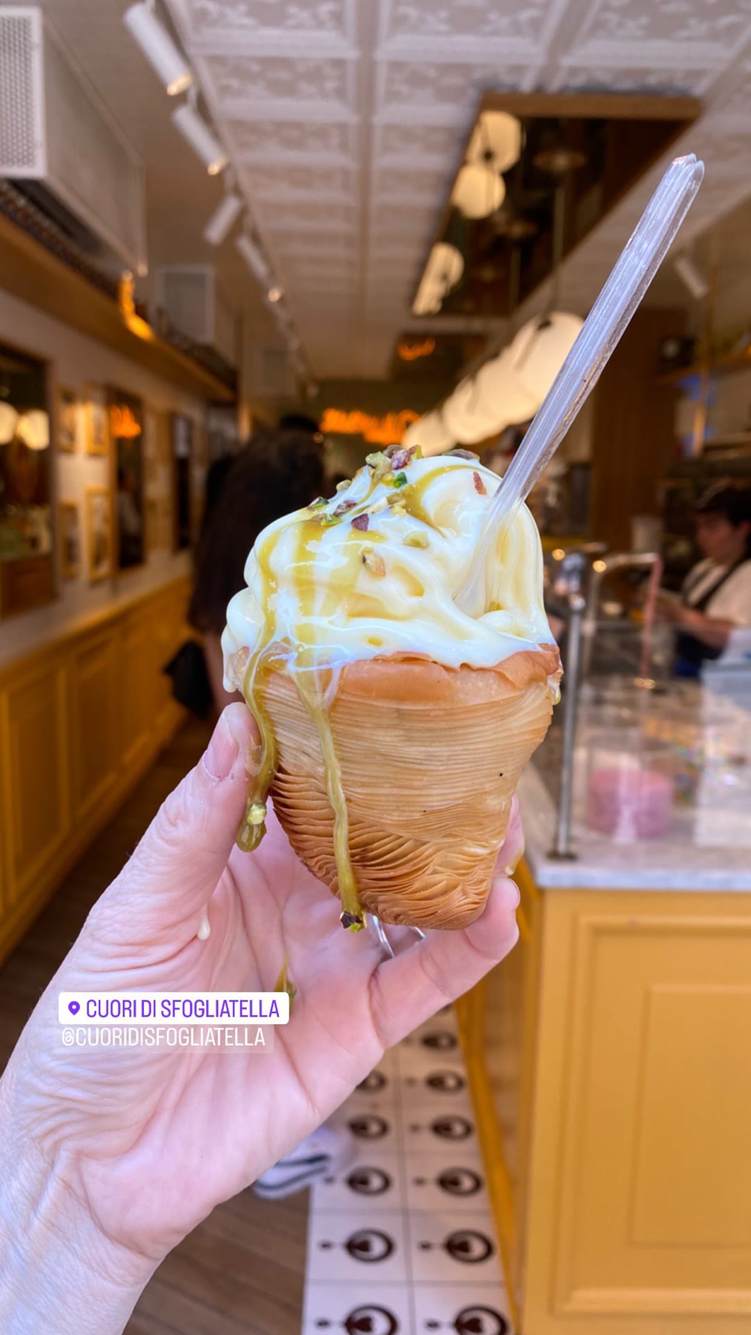 Cuori di Sfogliatella, Naples