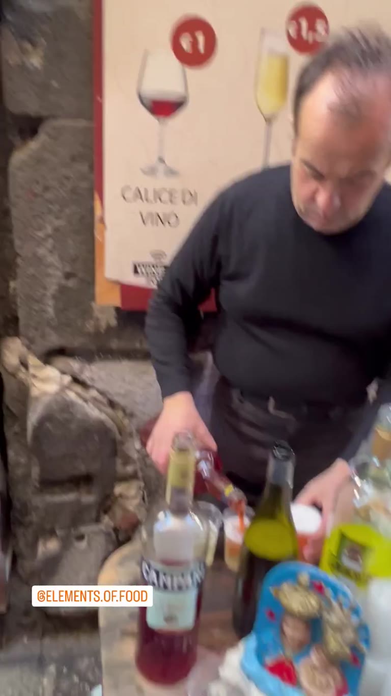 Cantina Centrale 92: €1 wine in Naples