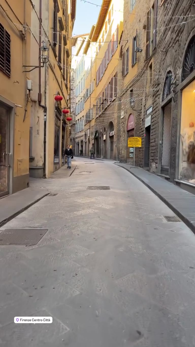 Morning walk on Via dei Magazzini, Florence
