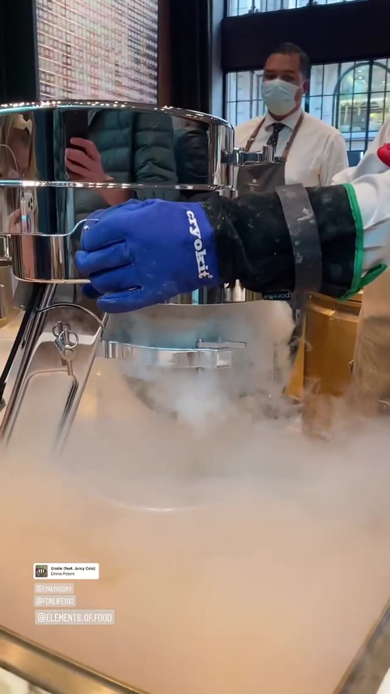 Liquid nitrogen gelato at Starbucks Reserve Roastery Milan