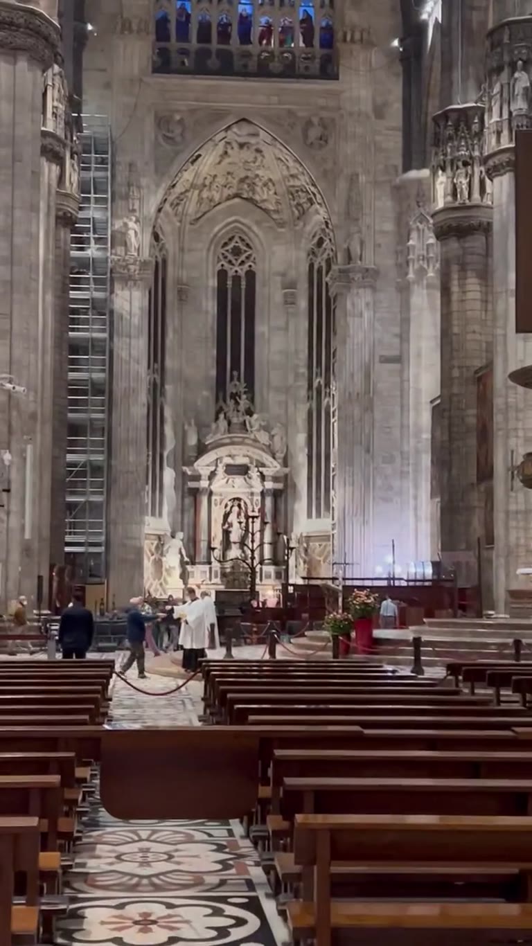 Mass inside the Duomo di Milano