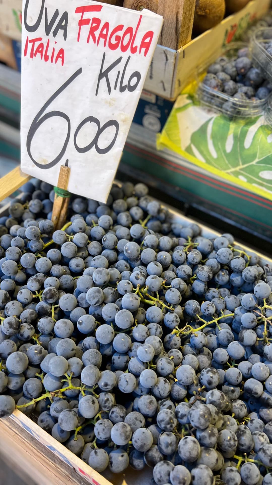 Uva fragola at a Venice market stall