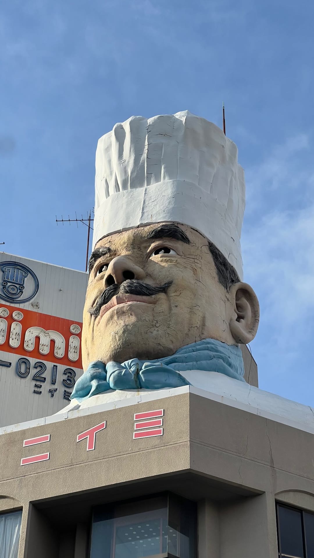 Niimi's giant chef head, Kappabashi