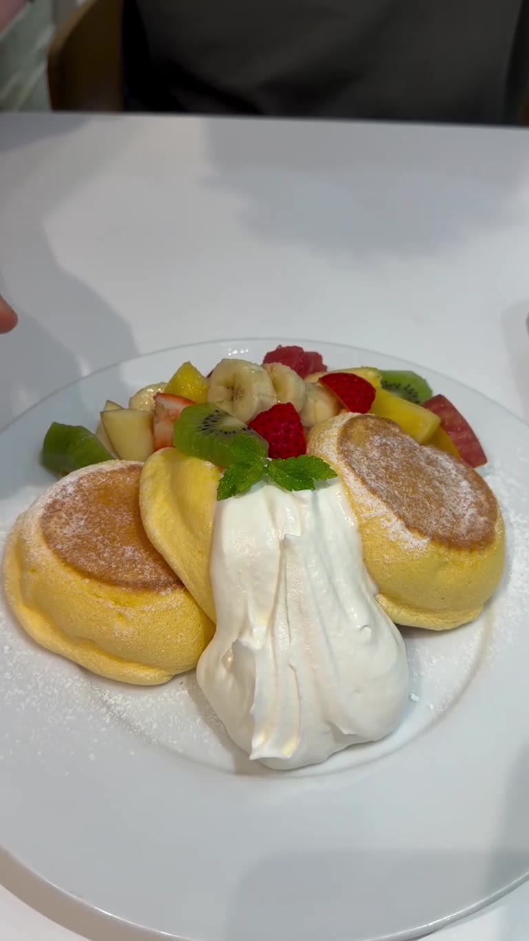 Fluffy soufflé pancakes in Tokyo