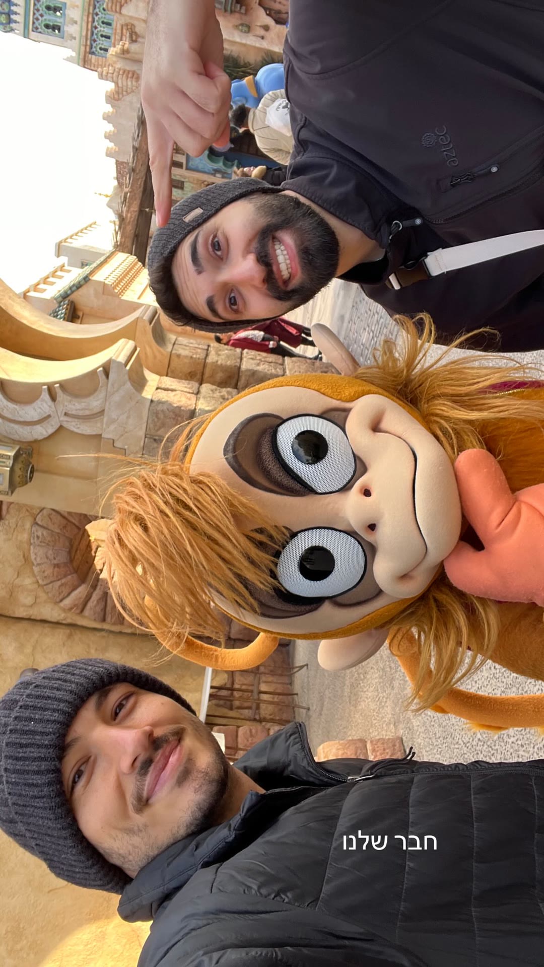 סלפי עם אבו בארביאן קוסט, טוקיו דיסניסי
