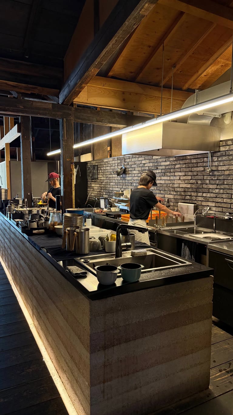 Open kitchen café in Kyoto