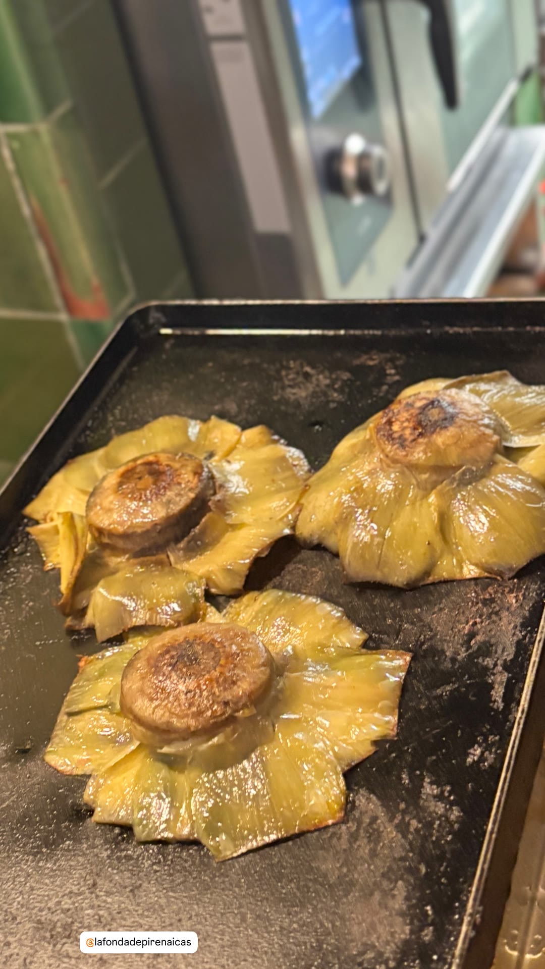 Grilled artichokes at La Fonda de Pirenaicas