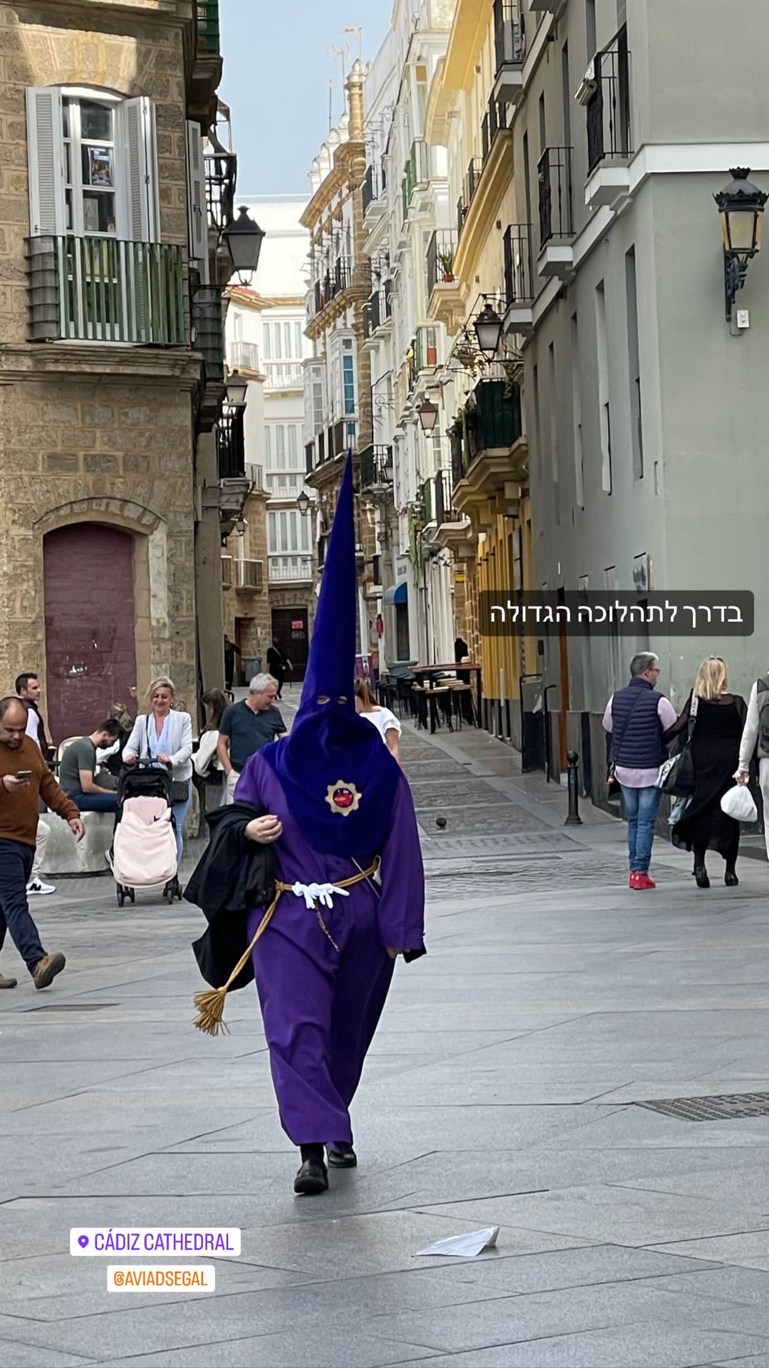 Semana Santa penitent by Cádiz Cathedral