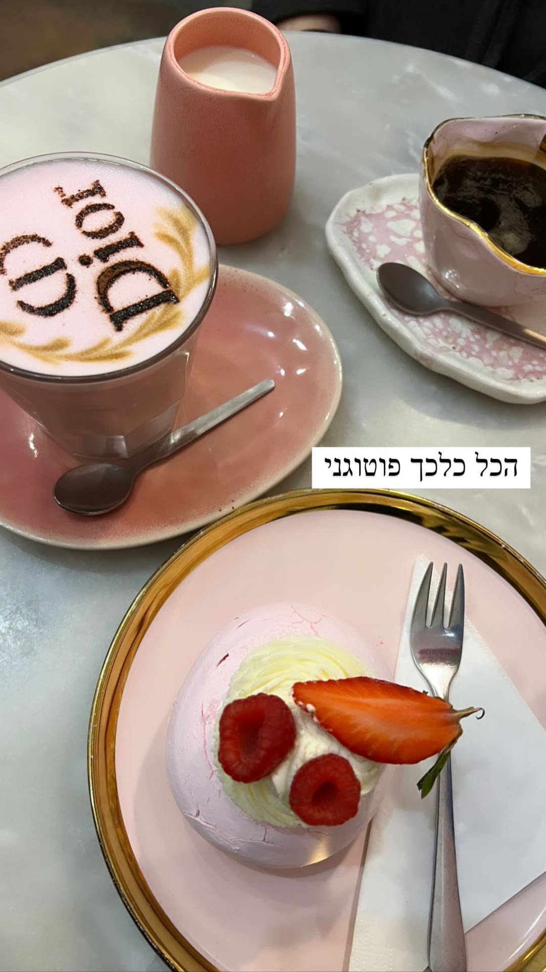 Pink Dior latte café in Prague