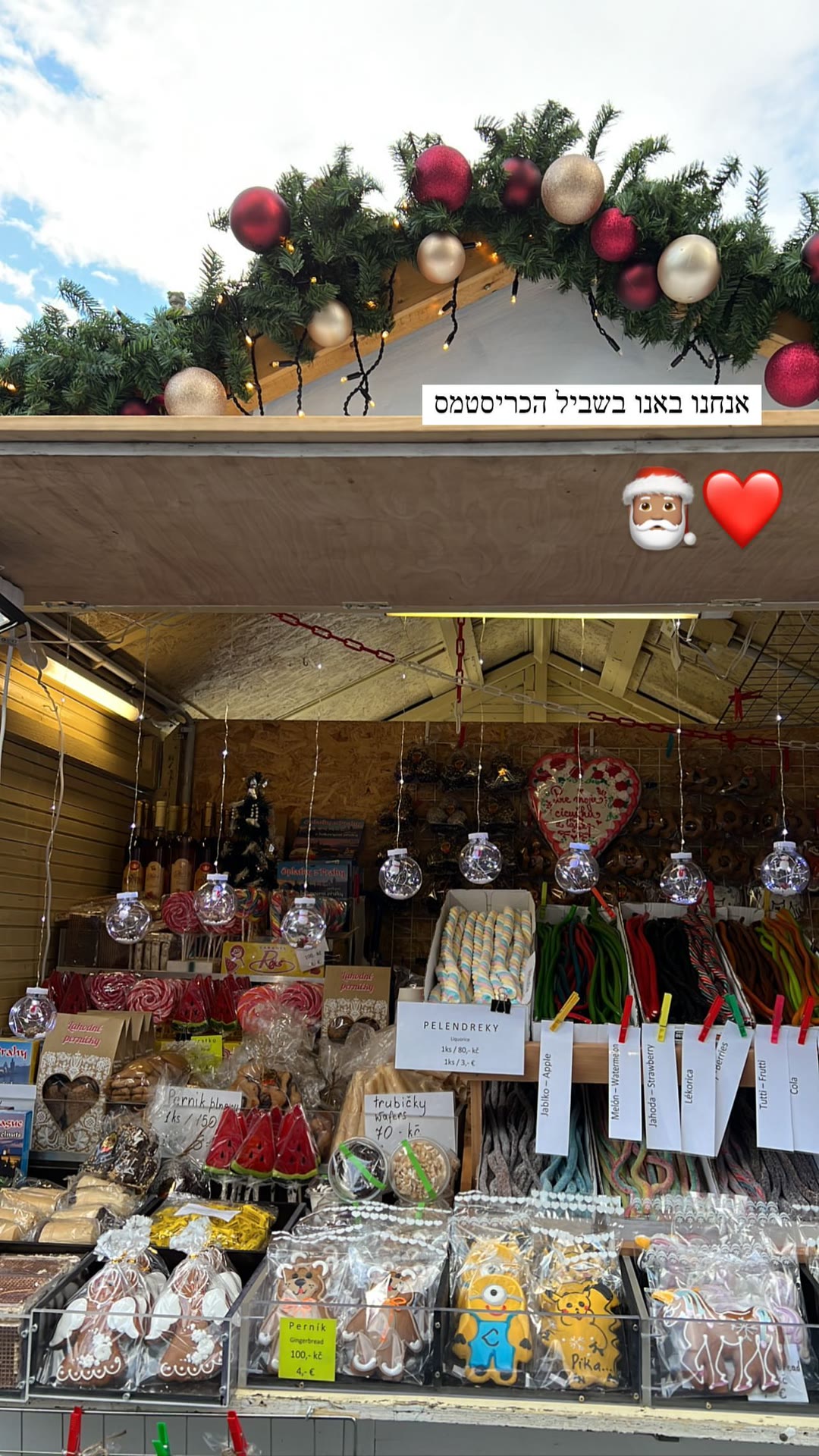 דוכן מתוקים בשוק חג המולד בפראג