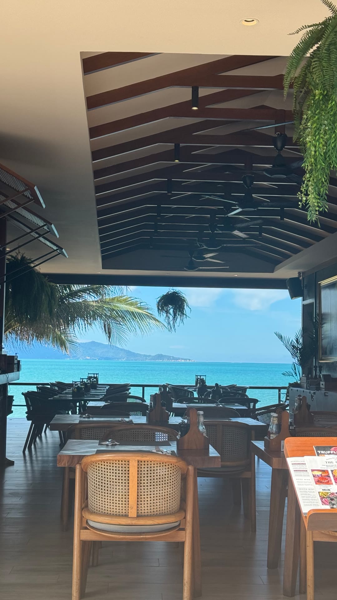 Beachfront restaurant with sea view in Koh Samui