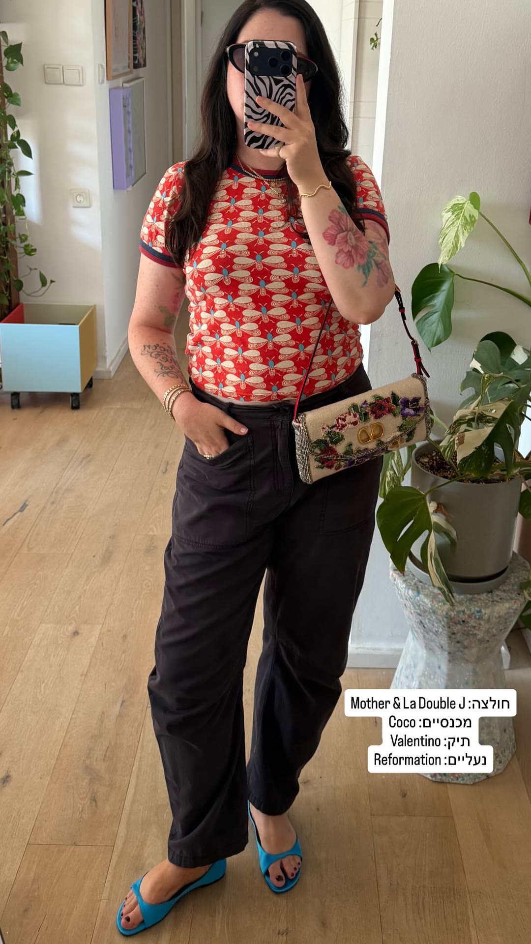 אאוטפיט: חולצת Mother & La Double J + תיק Valentino