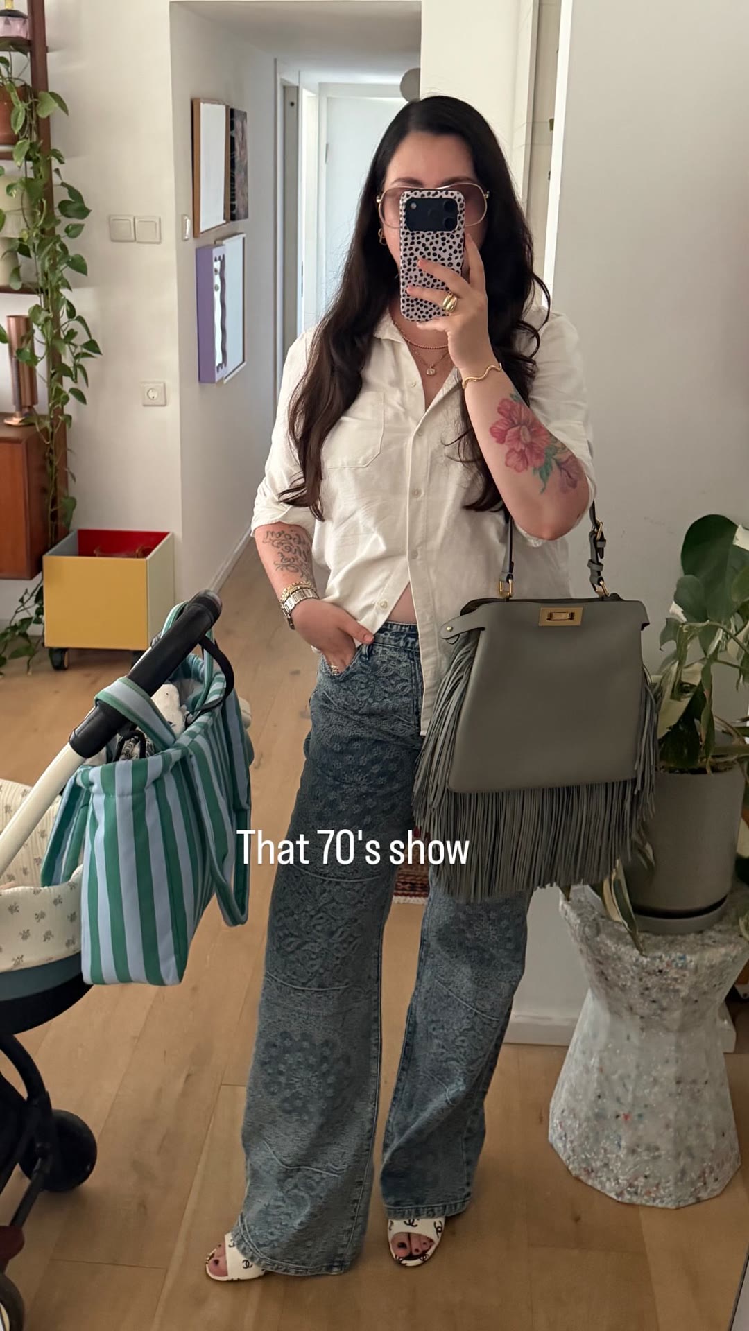 "That 70's show" — flared jeans & fringe bag OOTD