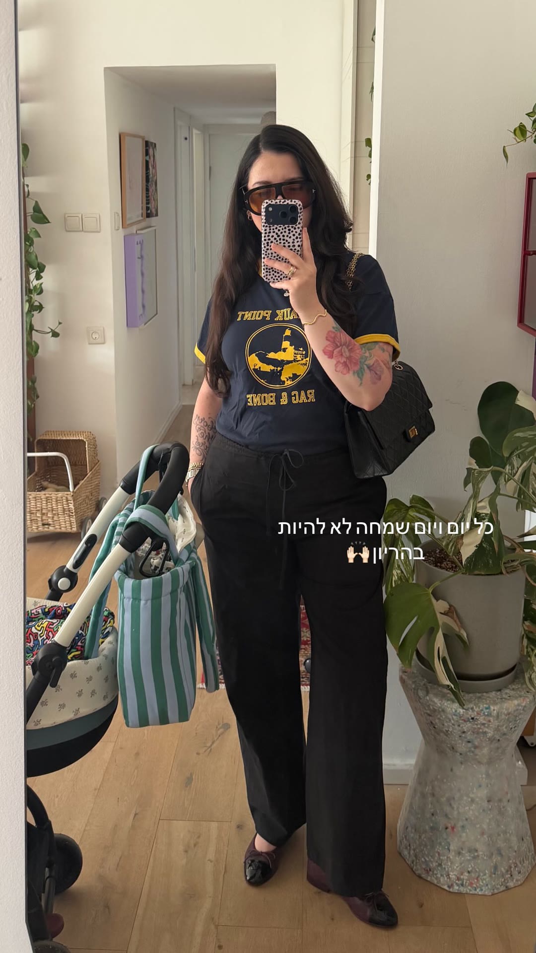 אאוטפיט יומי: טי של Rag & Bone ומכנסי פשתן שחורים