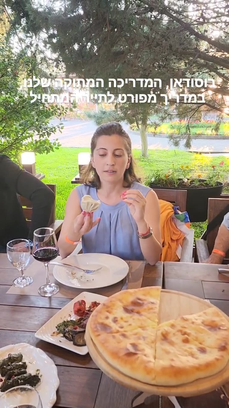 איך אוכלים חינקלי נכון – עם רוסודאן בבאטומי