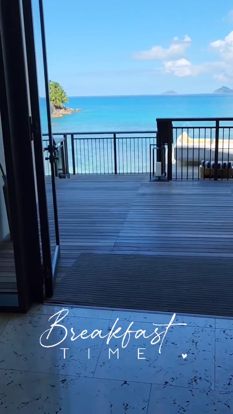 ארוחת בוקר ב-Mango House Seychelles