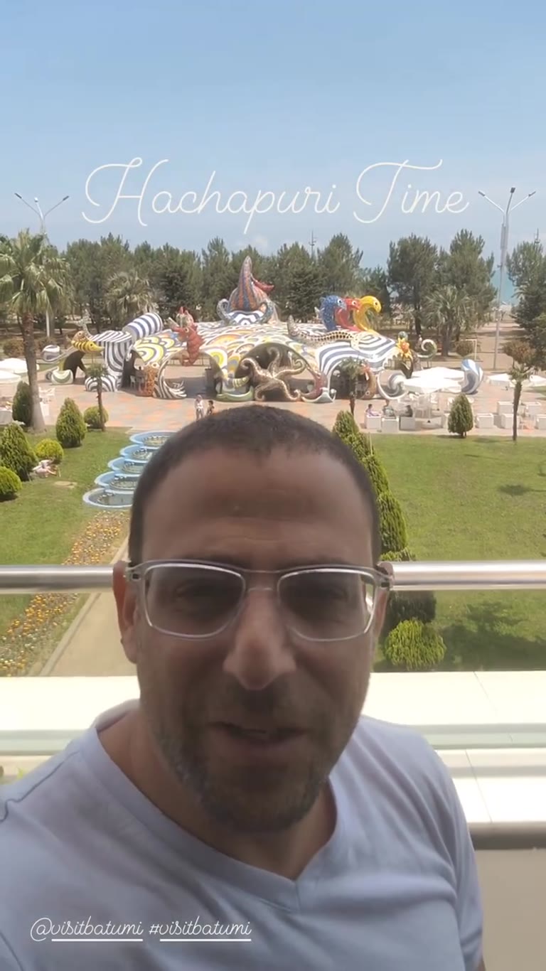 חצ'פורי בבטומי עם משלחת עיתונאים
