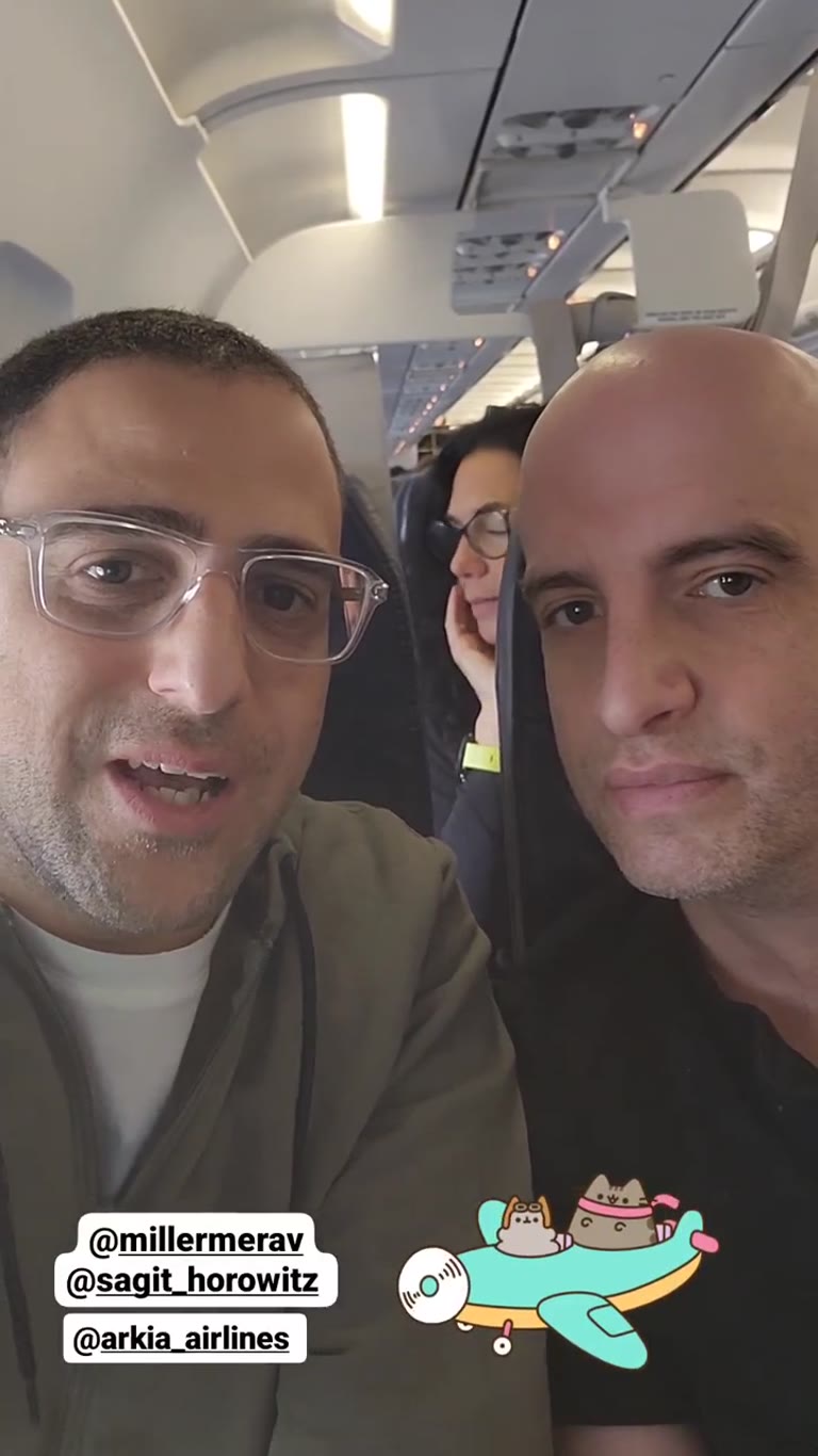 בטיסת ארקיע לאתונה עם מרב ושגית
