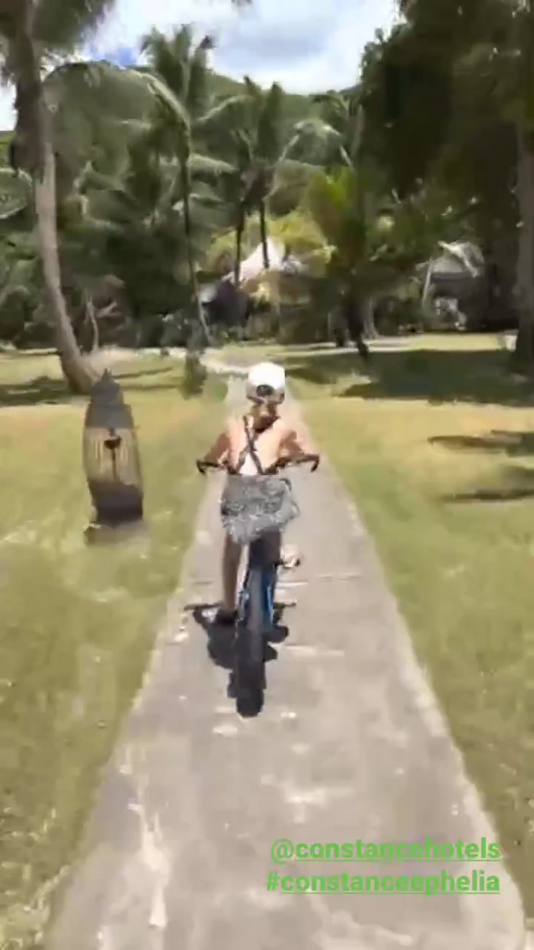 רכיבה על אופניים ב-Constance Ephelia, סיישל