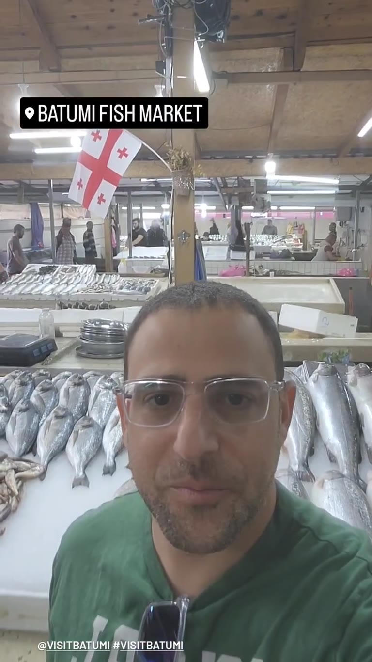 שוק הדגים בבטומי – קונים דג ומבשלים במקום