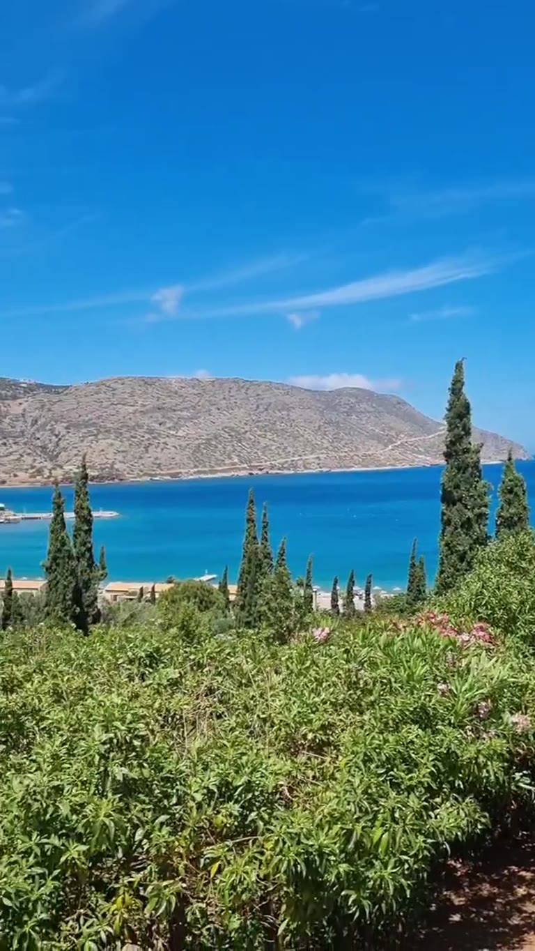 וילה עם בריכה פרטית ונוף למפרץ בכרתים
