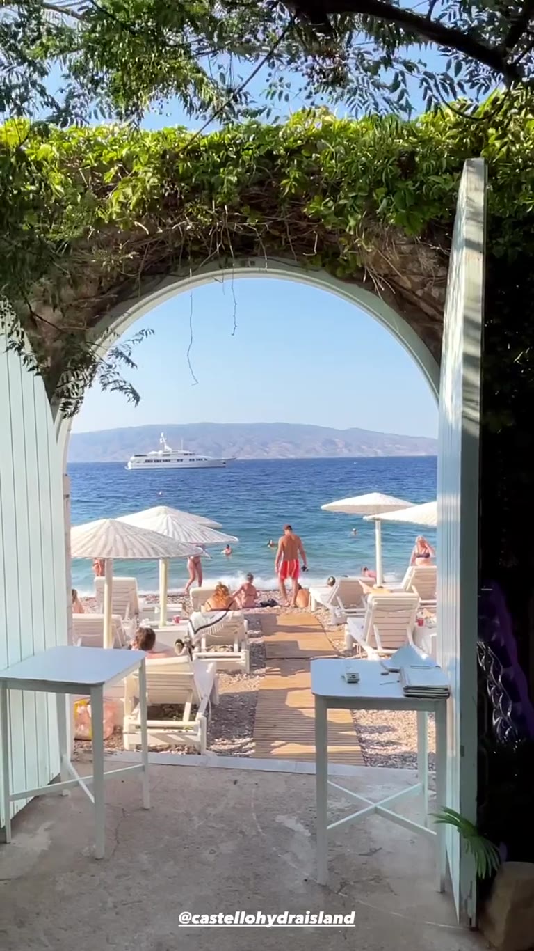 Castello Hydra Island – חוף מבעד לקשת בהידרה