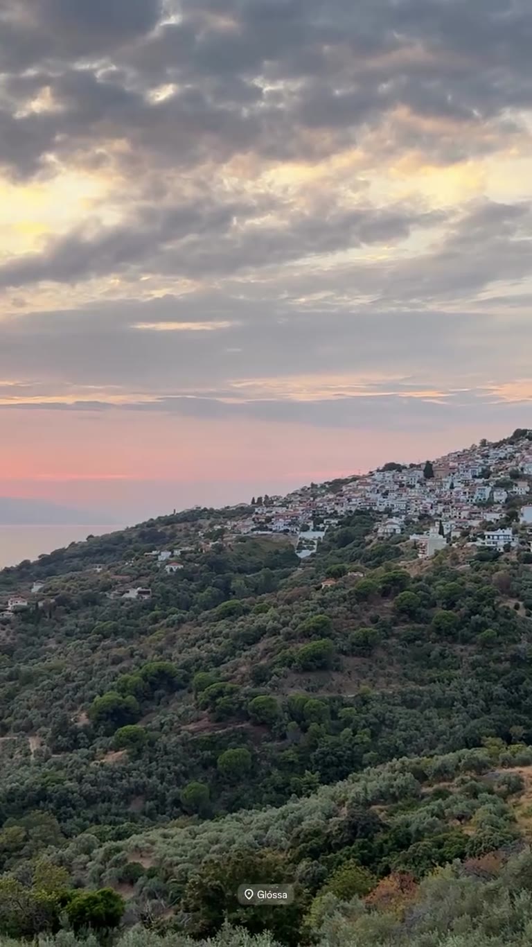 שקיעה מעל Glóssa, סקופלוס