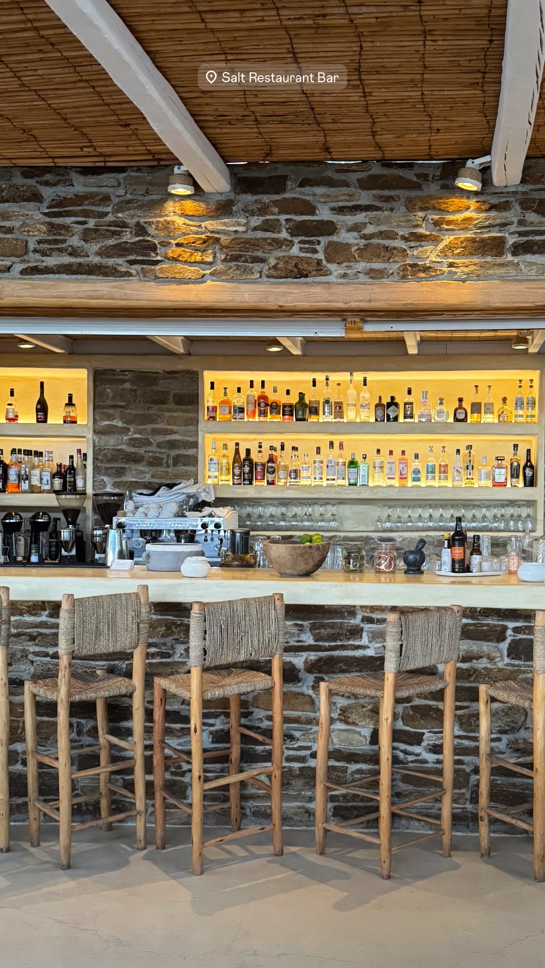 הבר של Salt Restaurant Bar באיוס