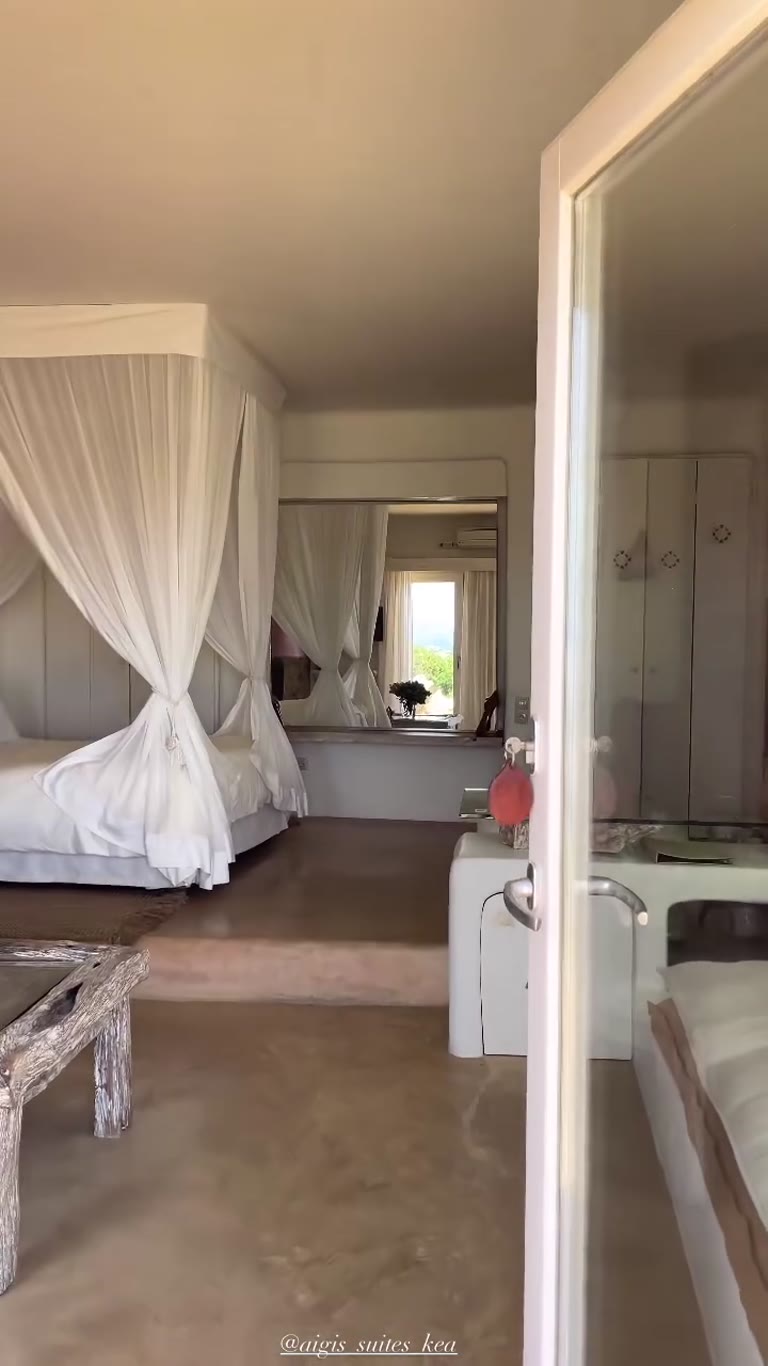 סיור בסוויטה ב-Aigis Suites Kea