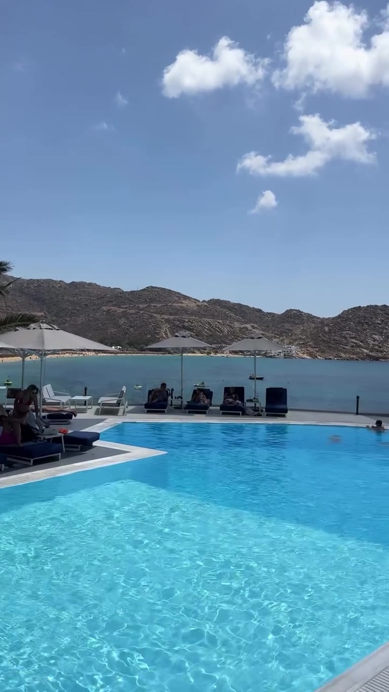 בריכת Ios Palace Hotel & Spa מול חוף Mylopotas