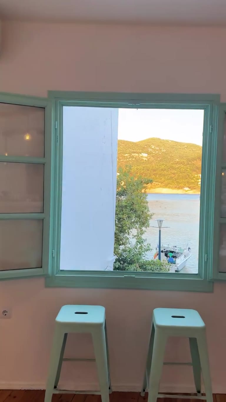 נוף לנמל סקופלוס מ-Azõres.Skopelos