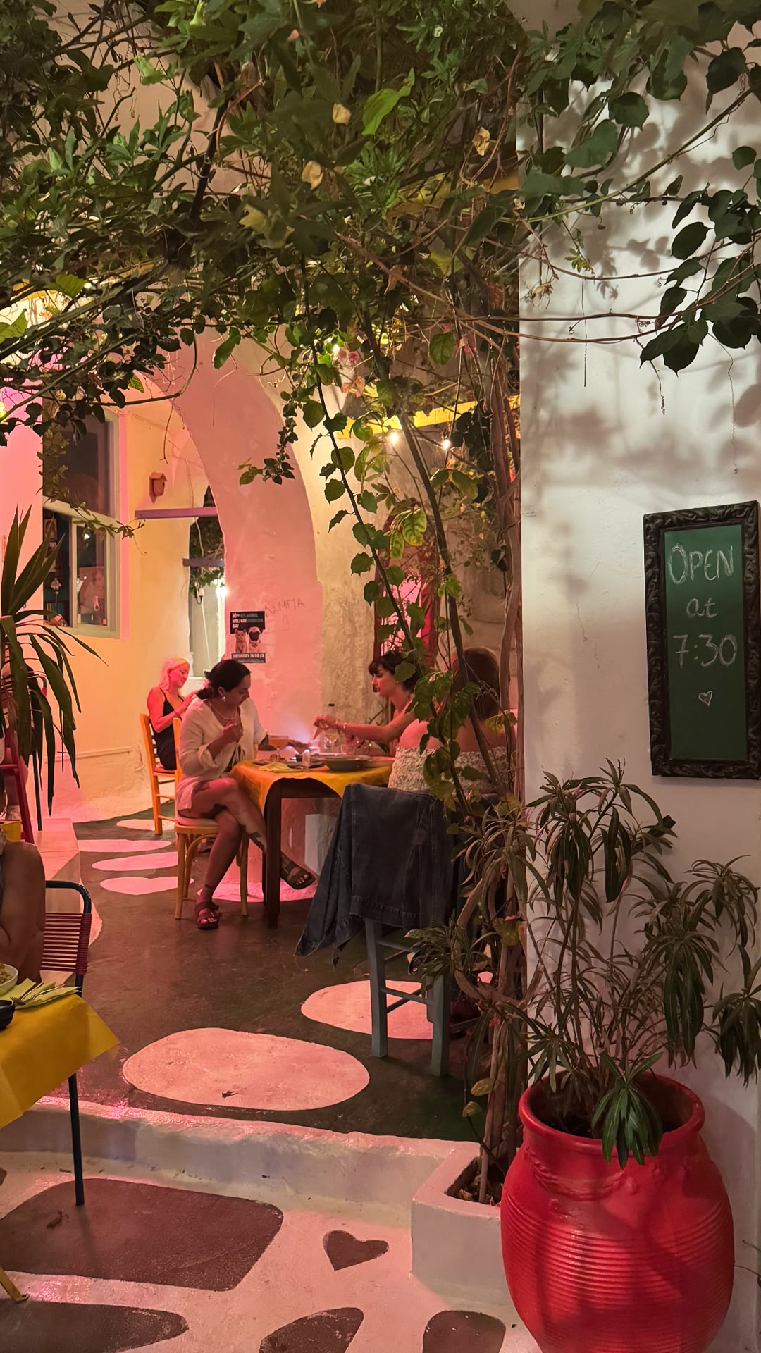 Katogi Greek Tapas באיוס – ערב בסמטה