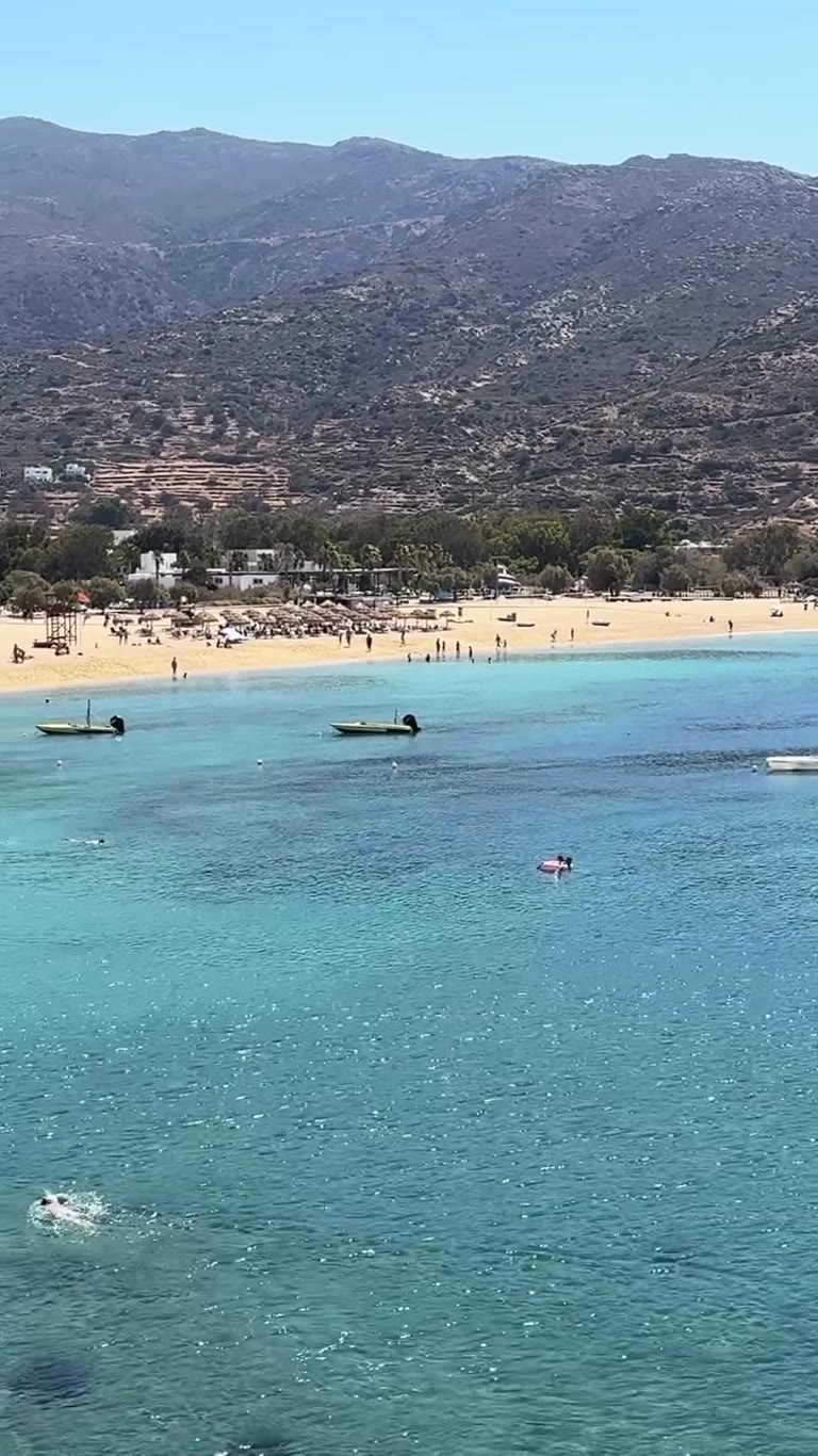 חוף מים טורקיז באיוס