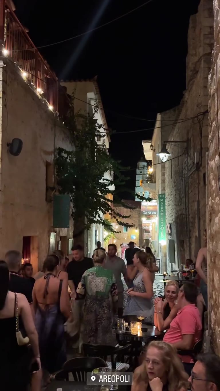 ערב תוסס בסמטאות Areopoli