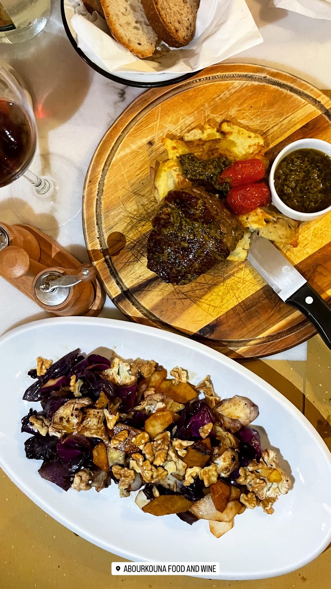 ארוחת ערב ב-Abourkouna Food and Wine בקאה